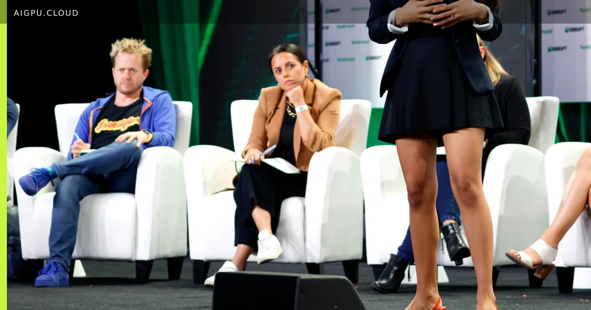 لجنة من المستثمرين الرأسماليين في TechCrunch Disrupt، يناقشون تقييم الشركات الناشئة.
