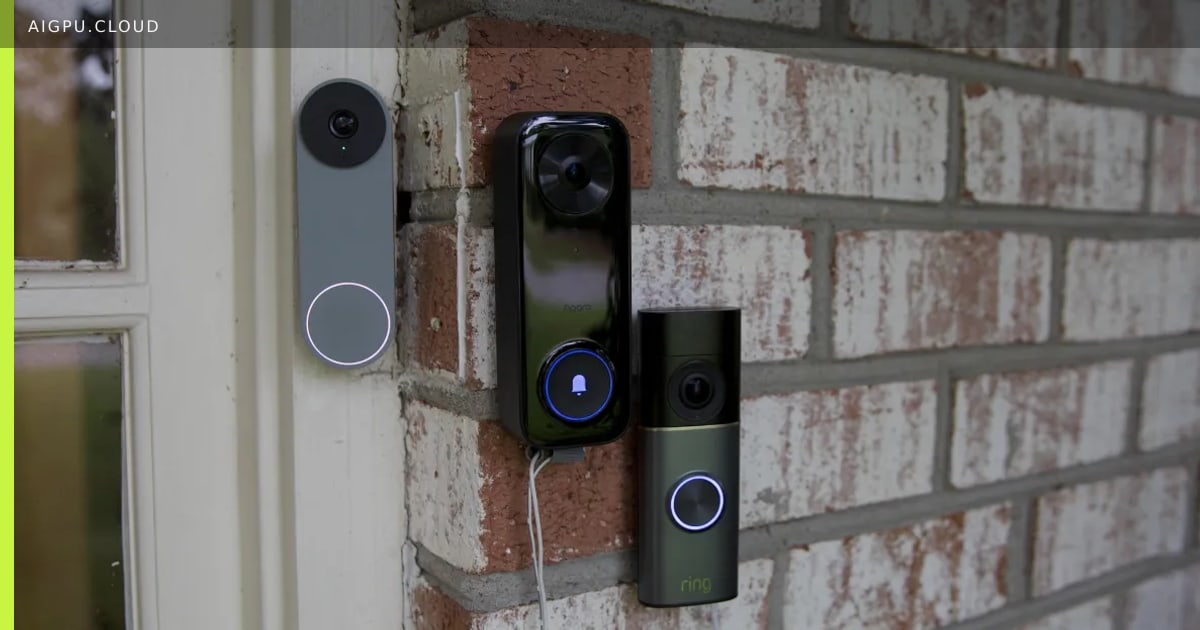 مقارنة بين جرس باب HomeKit Secure Video من أبل، وRing، وGoogle Nest مع overlays لتنبيهات الذكاء الاصطناعي