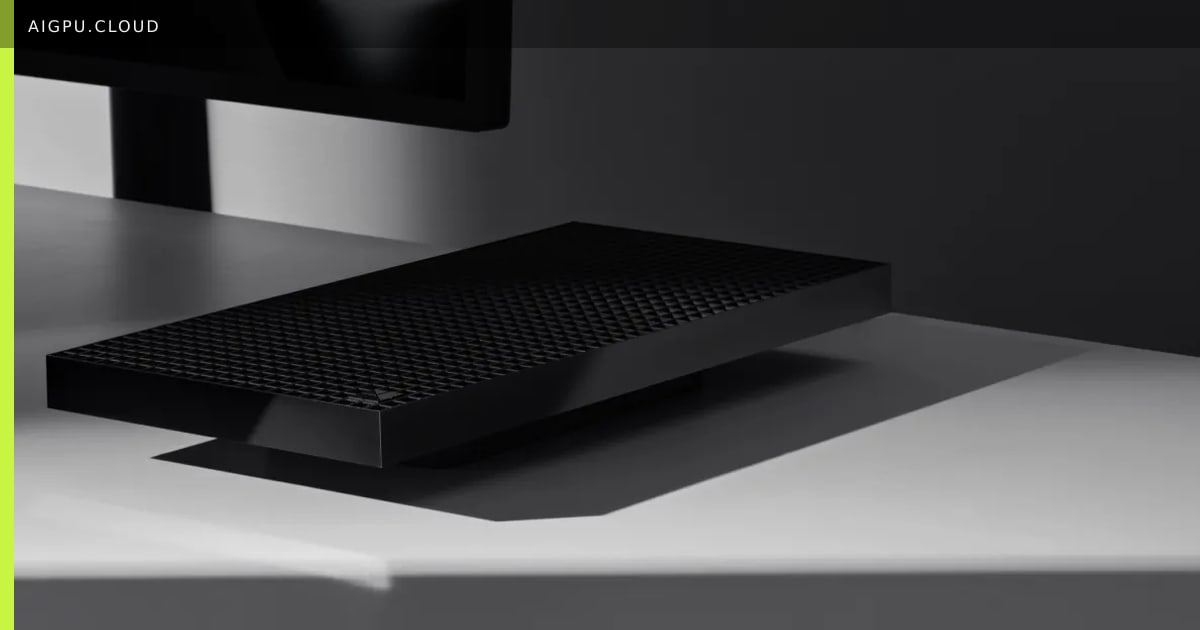 صندوق تطوير Surface RTX Spark من مايكروسوفت على مكتب عمل