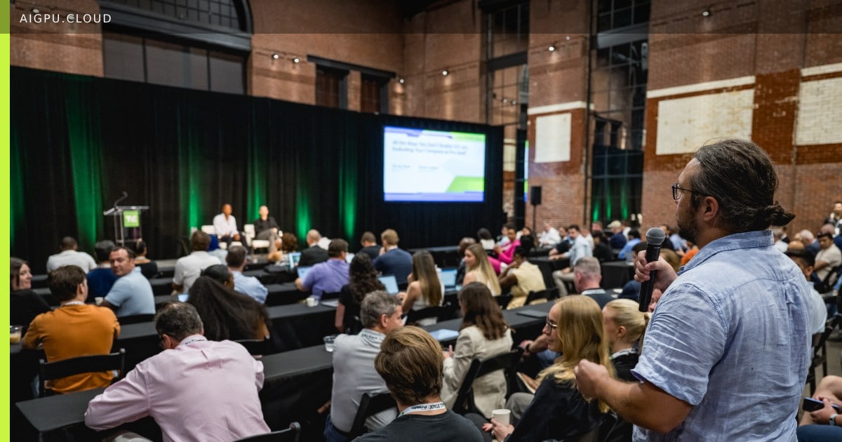 مسرح قمة مؤسسي TechCrunch 2026 مع المتحدثين والحضور
